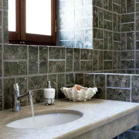 מלון דירות Ilakia Tholon